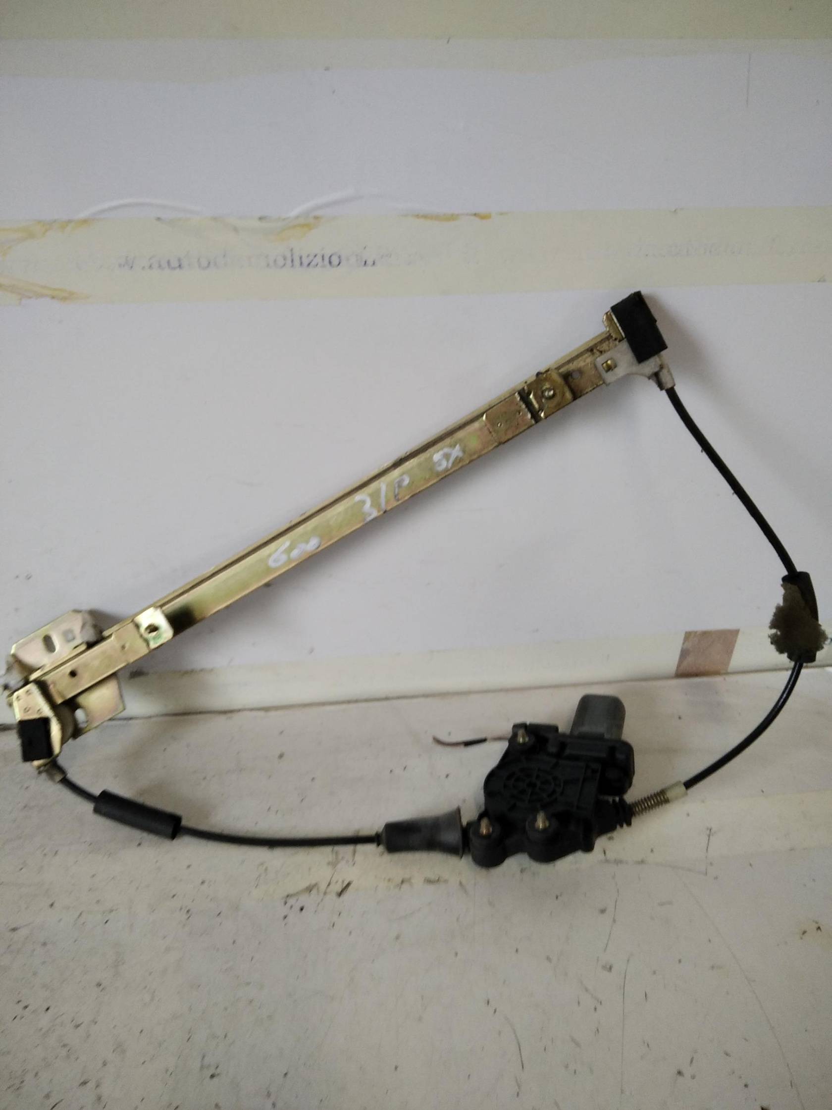 Alzacristallo elettr. porta ant. con motorino sx.